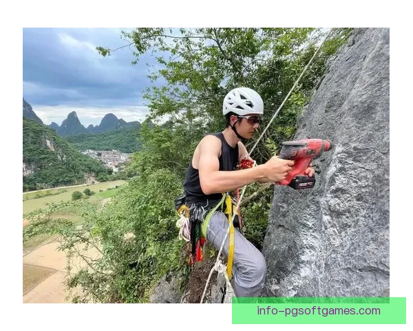 攀岩技巧大揭秘：攀登高峰的必备秘笈